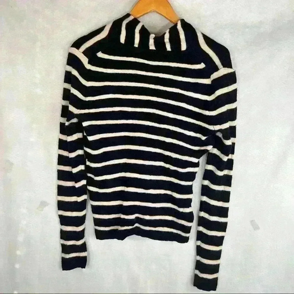 J.CREW Sweater Women Sz M Blue Cream Striped 100% Baby Alpaca V Neck Long Sleeve - Picture 4 of 9
